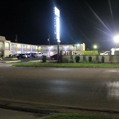 Hutchinson Inn Екстериор снимка