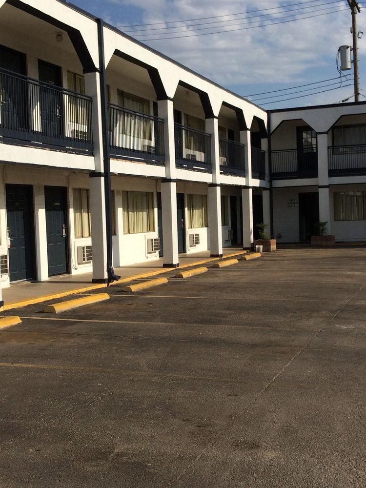 Hutchinson Inn Екстериор снимка