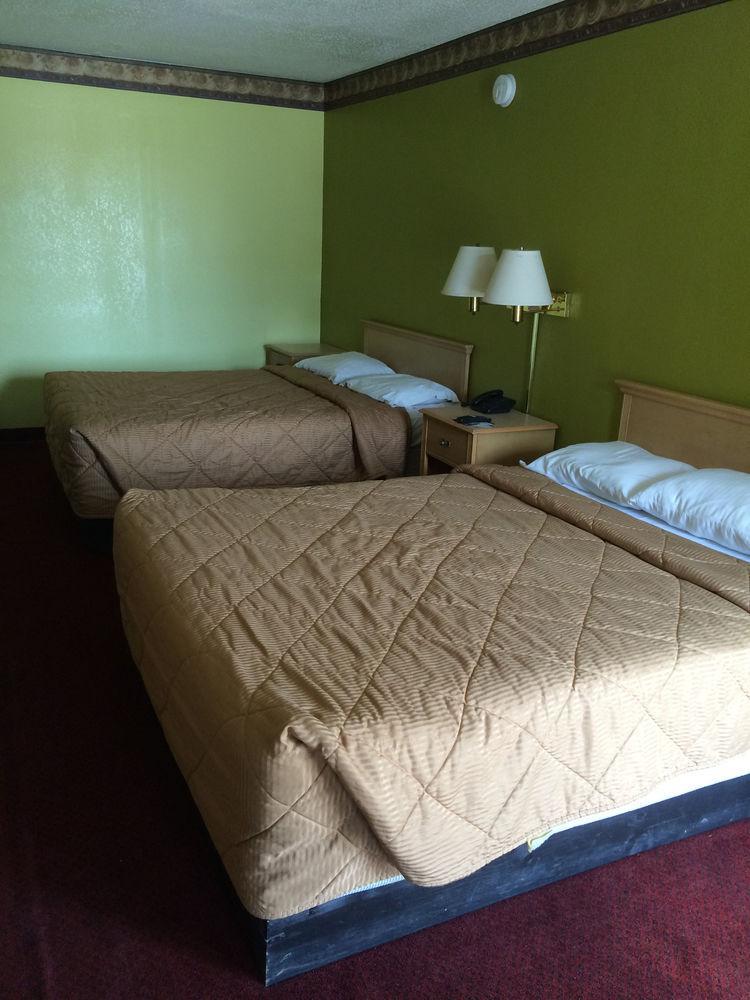 Hutchinson Inn Екстериор снимка