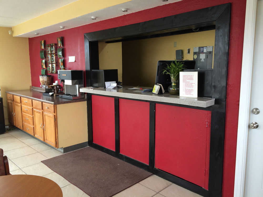 Hutchinson Inn Екстериор снимка
