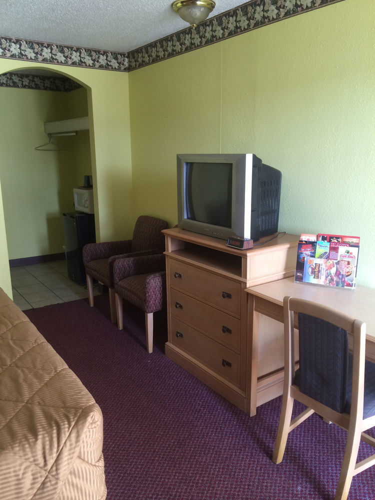 Hutchinson Inn Екстериор снимка