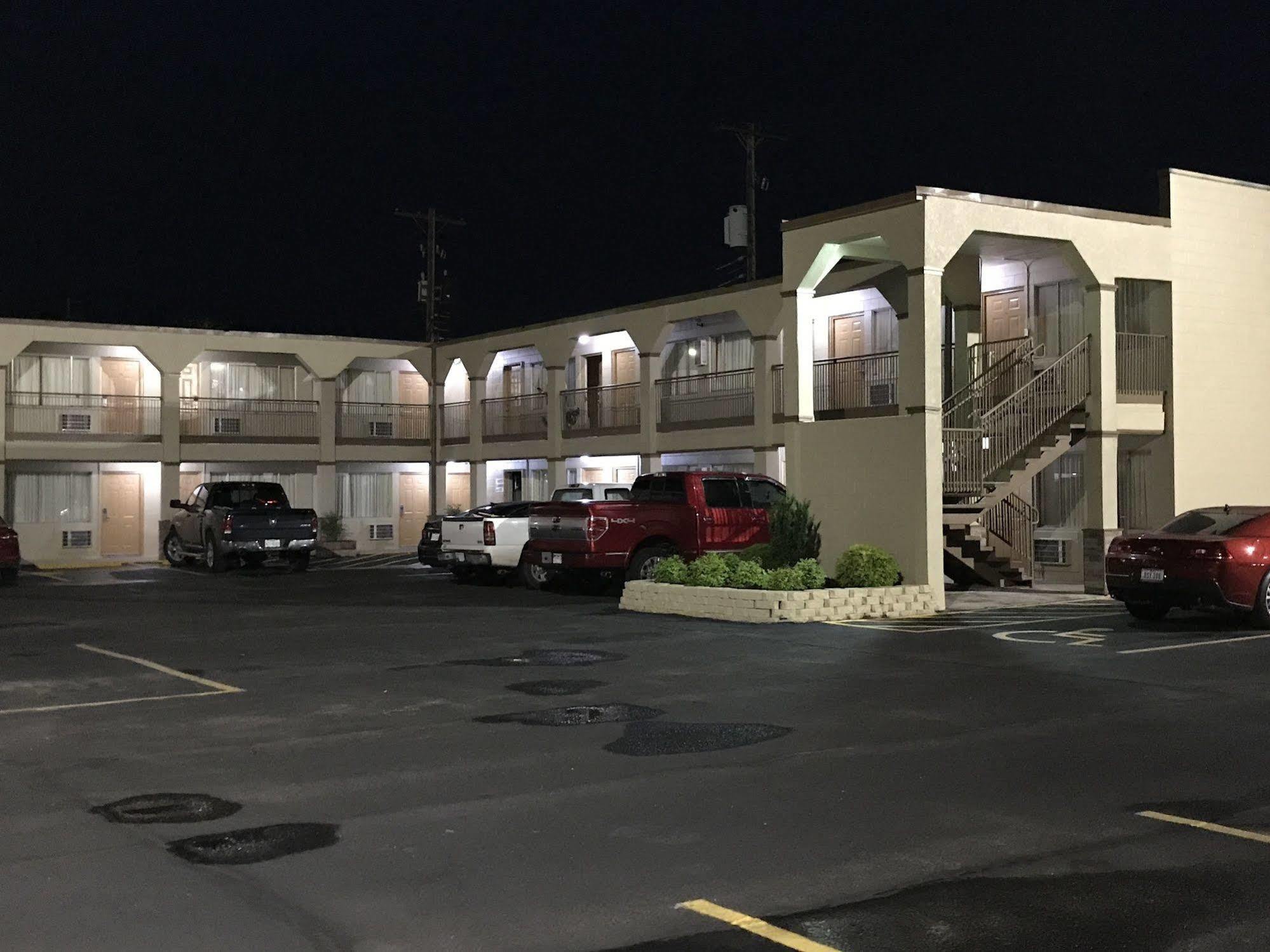 Hutchinson Inn Екстериор снимка