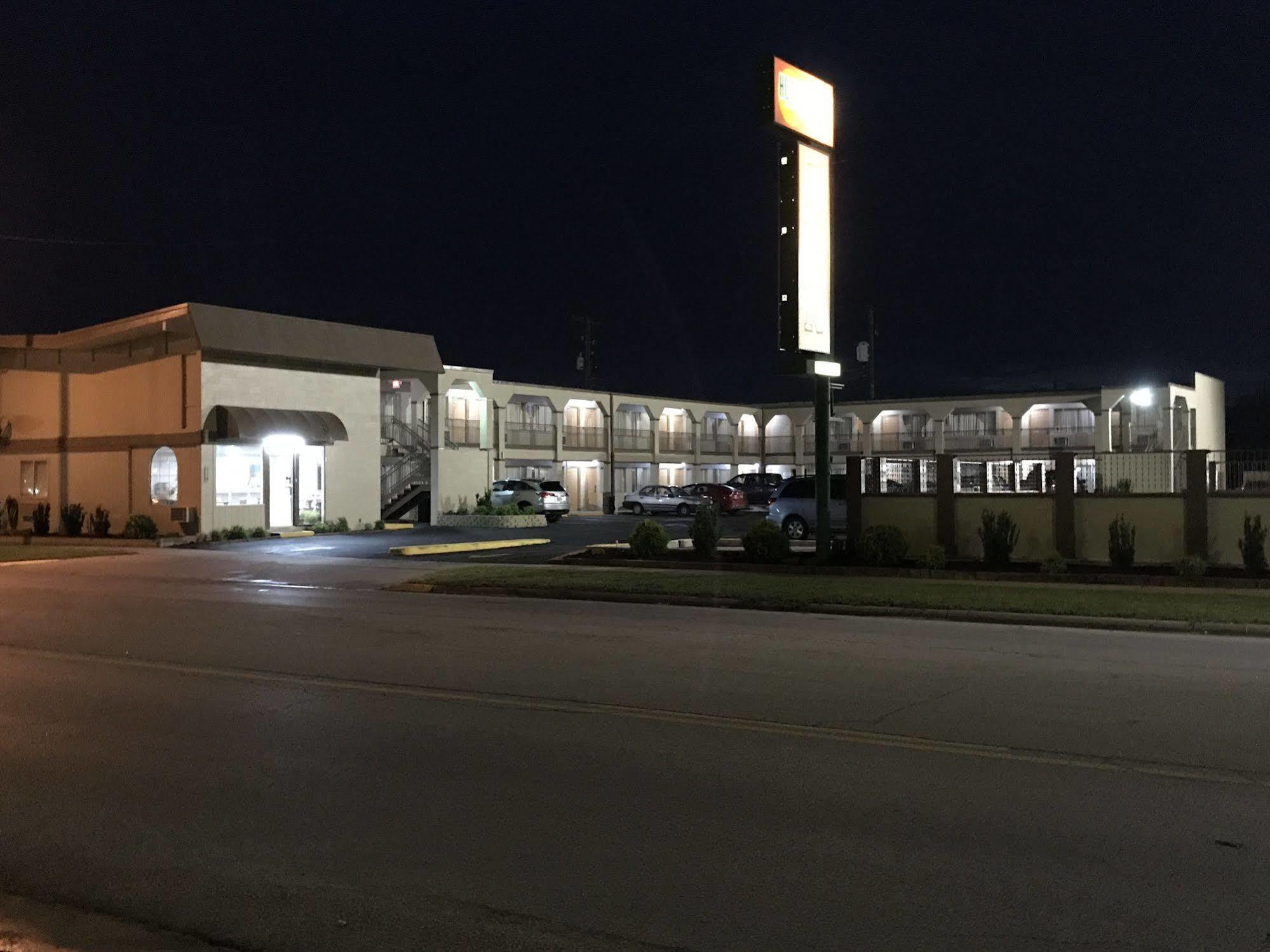 Hutchinson Inn Екстериор снимка