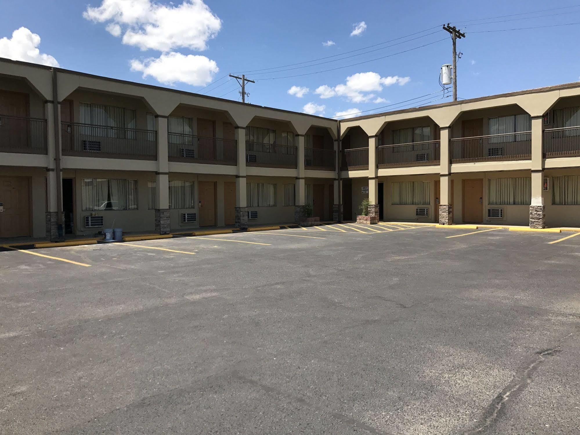 Hutchinson Inn Екстериор снимка
