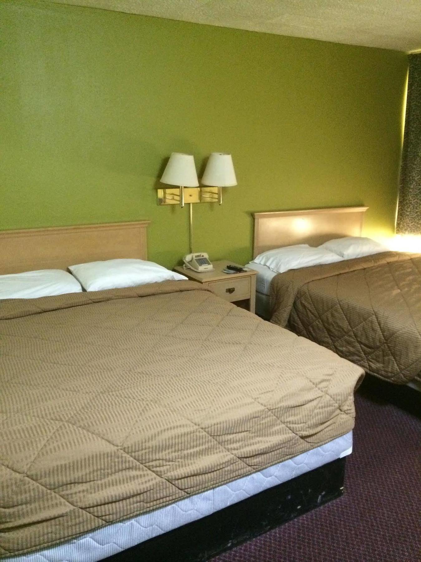 Hutchinson Inn Екстериор снимка