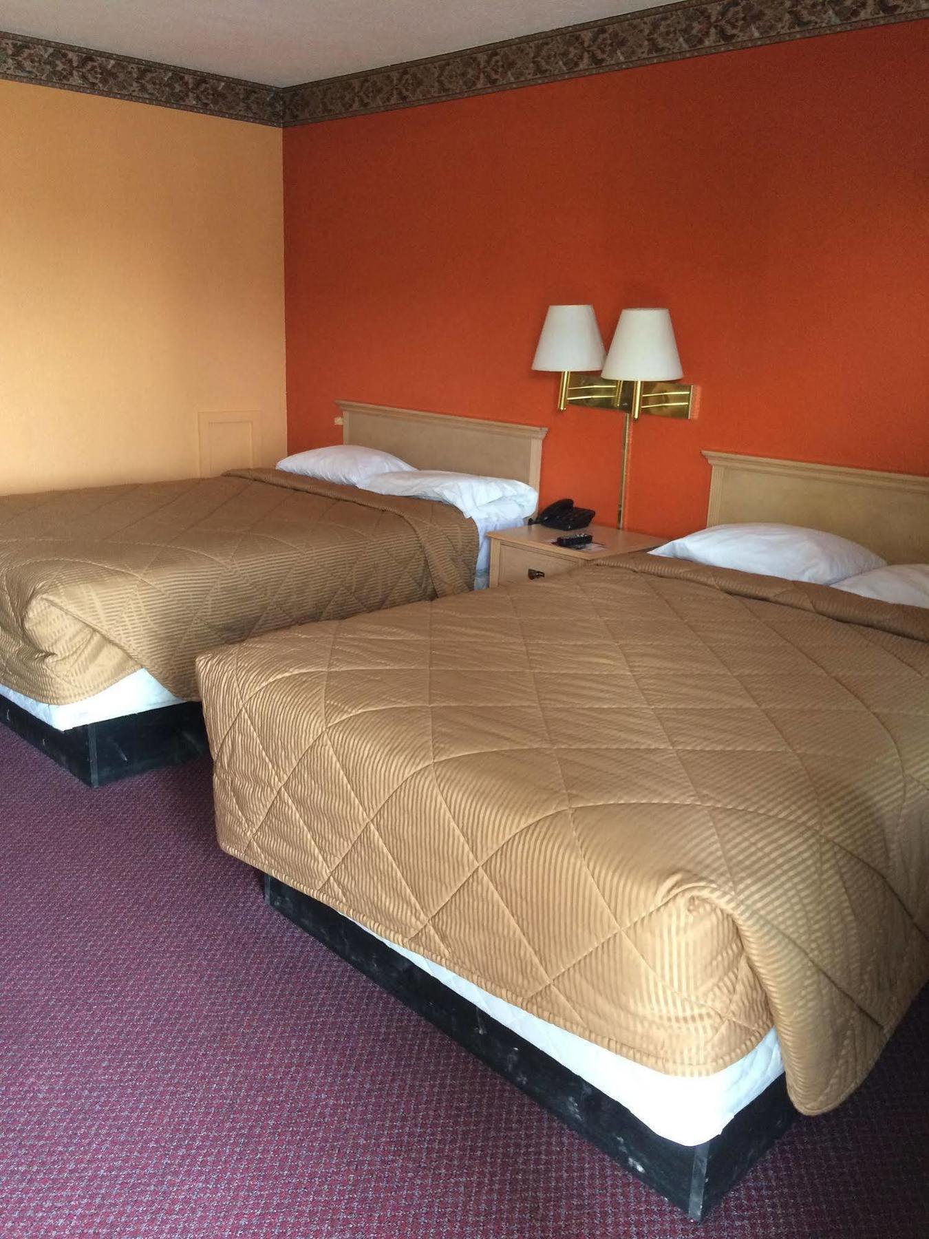 Hutchinson Inn Екстериор снимка