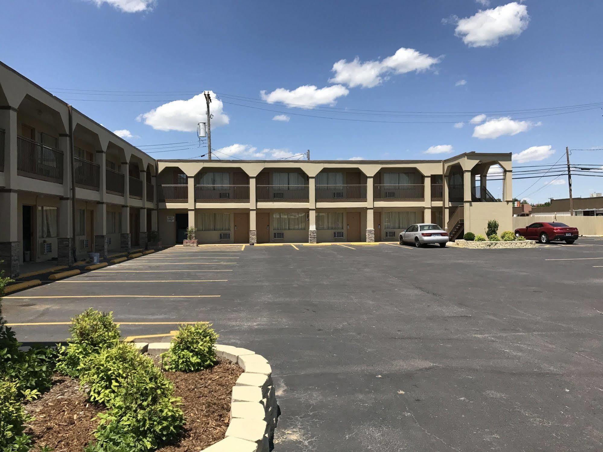 Hutchinson Inn Екстериор снимка