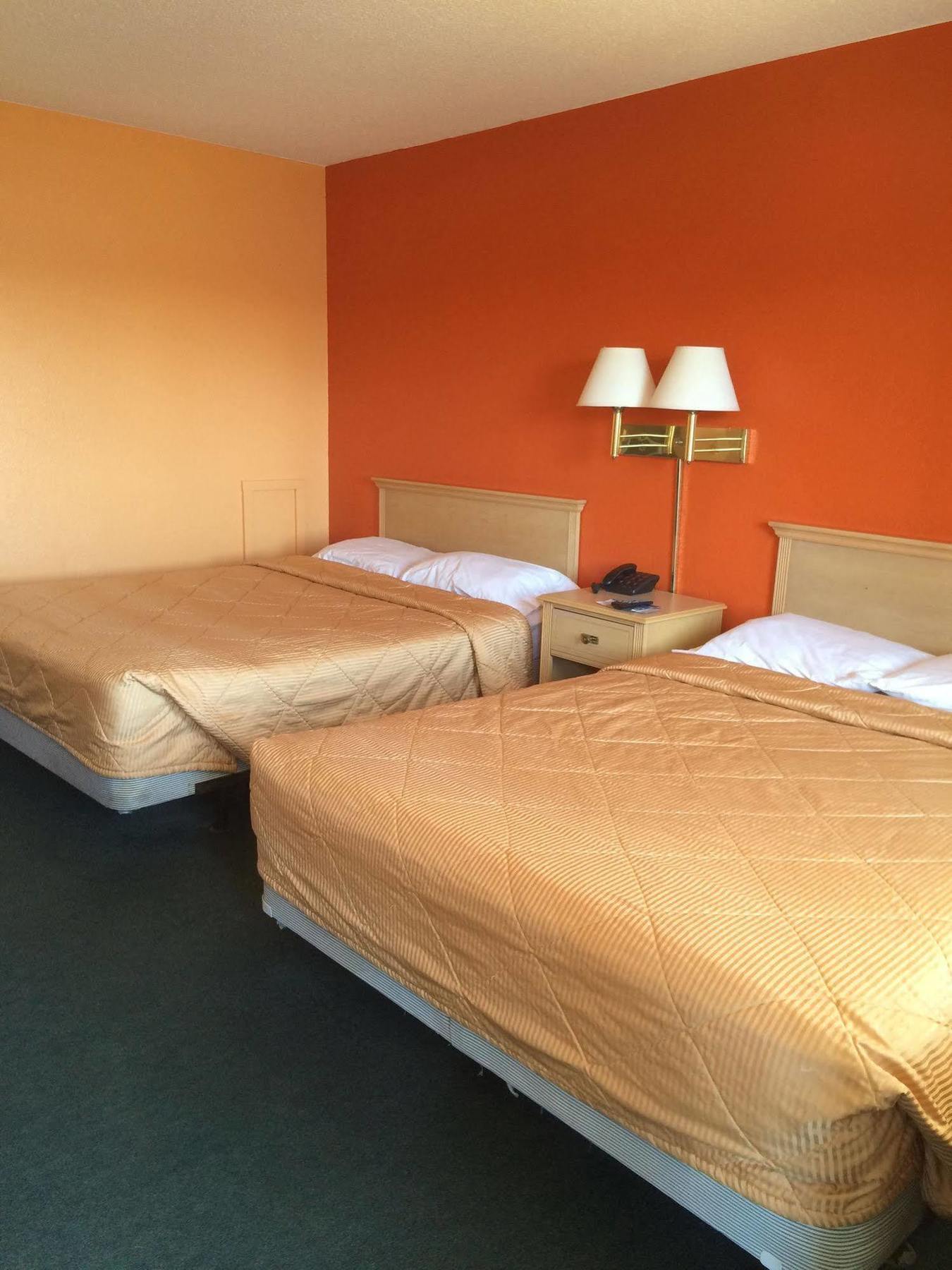 Hutchinson Inn Екстериор снимка