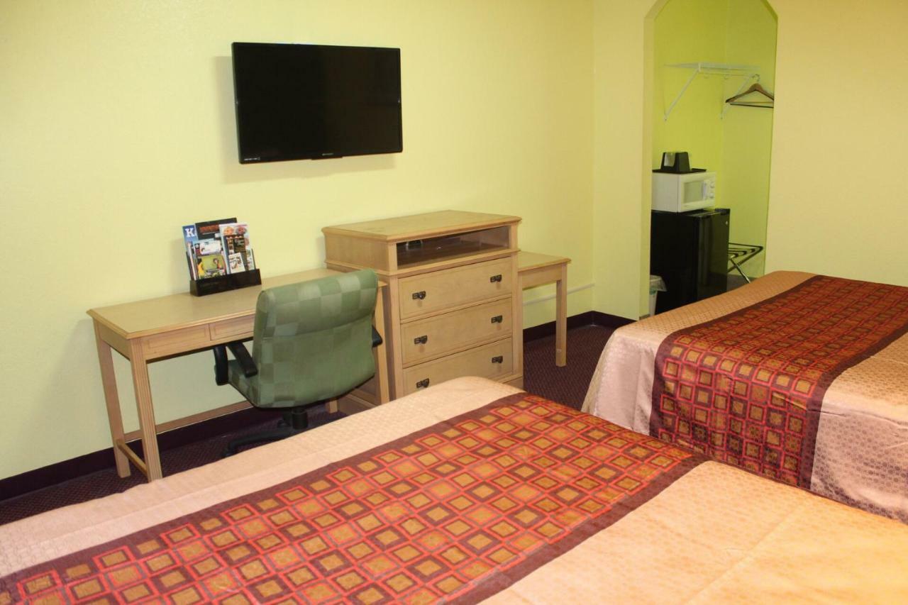 Hutchinson Inn Екстериор снимка