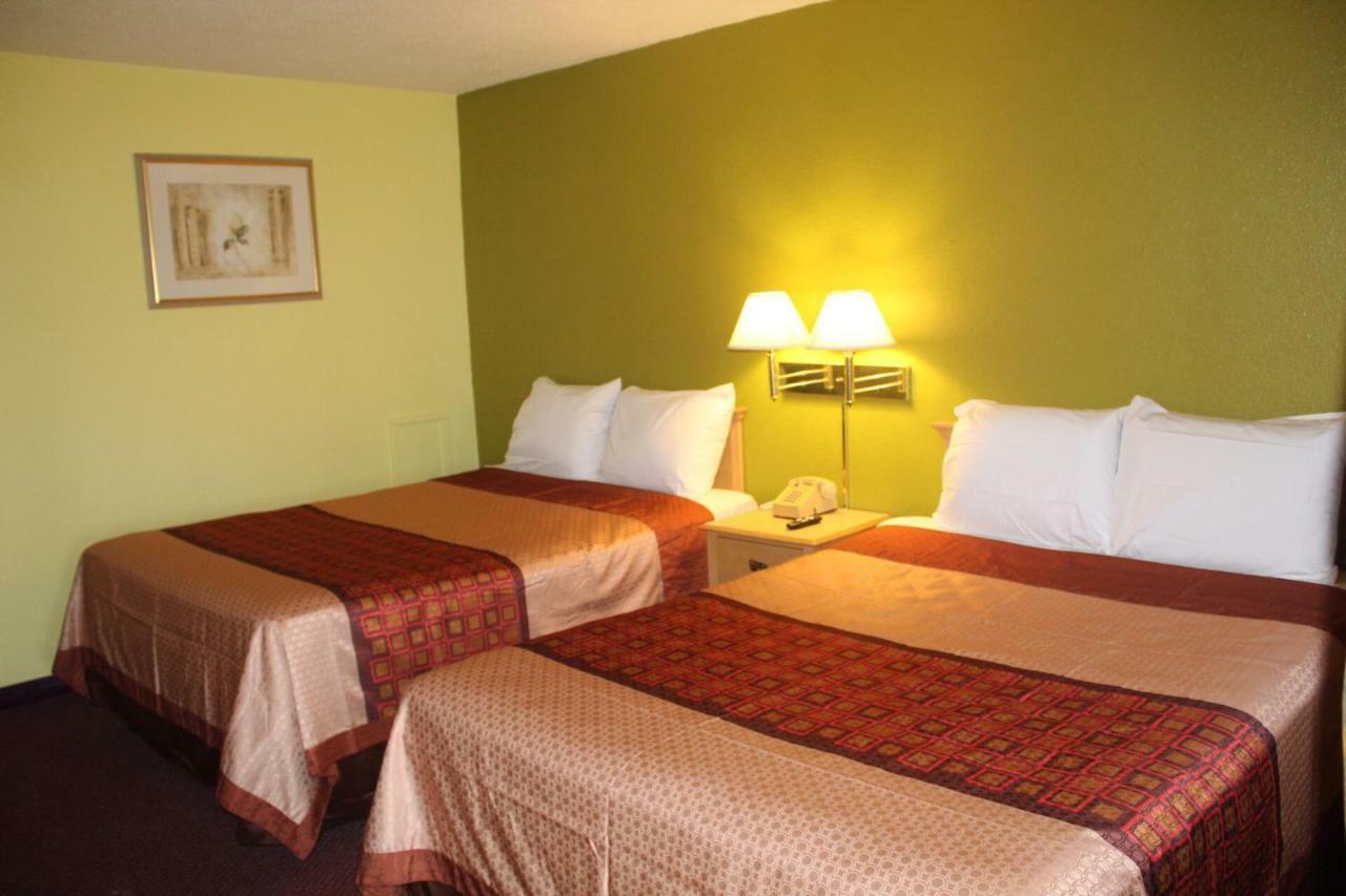 Hutchinson Inn Екстериор снимка