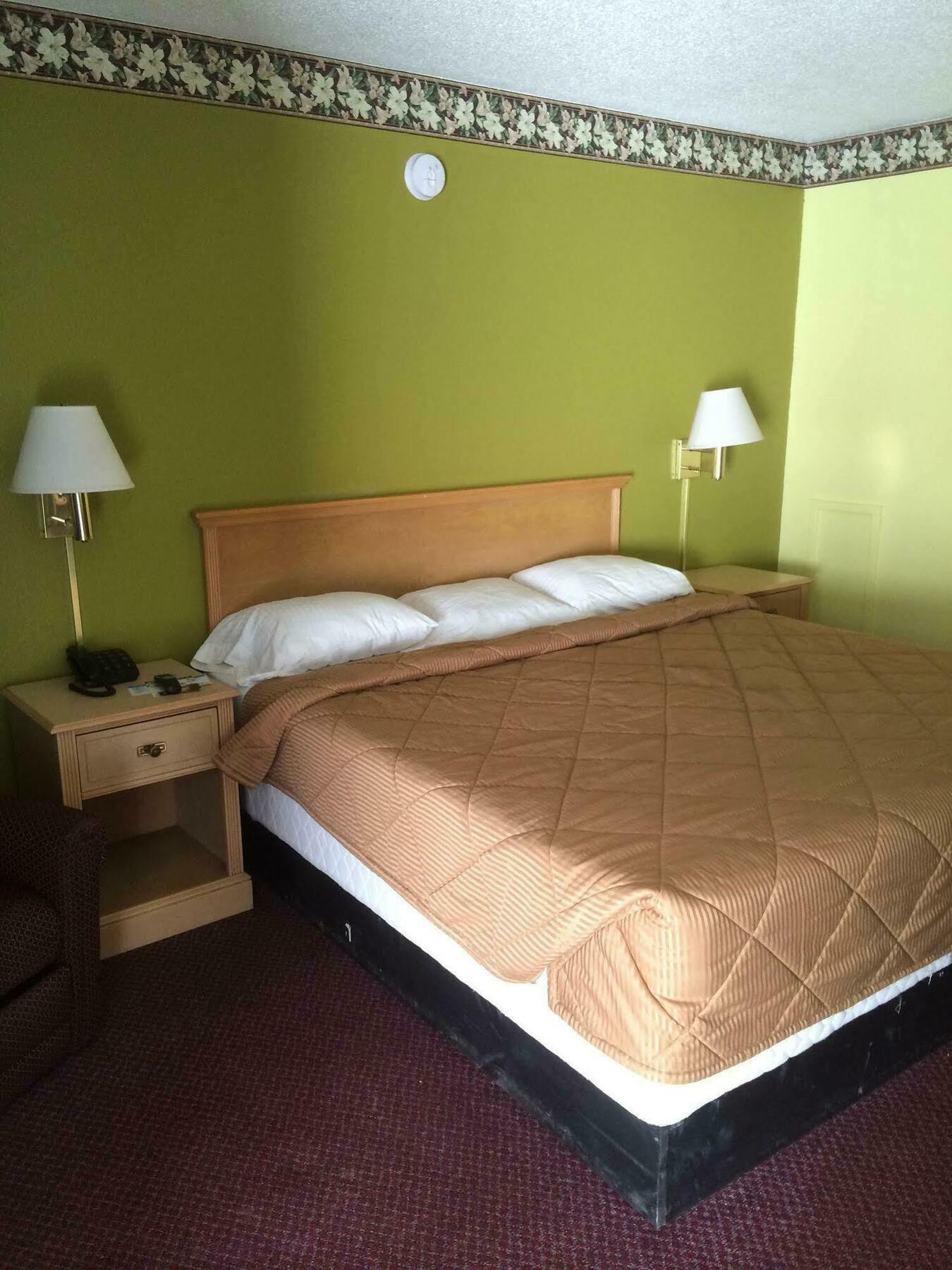 Hutchinson Inn Екстериор снимка